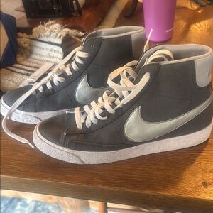 Nike mid blazer men size 9 1/2